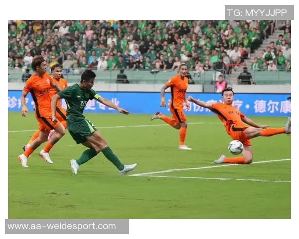 国安足协杯冠军献给已逝球迷杨雪金色座椅与奖杯共同见证感动时刻